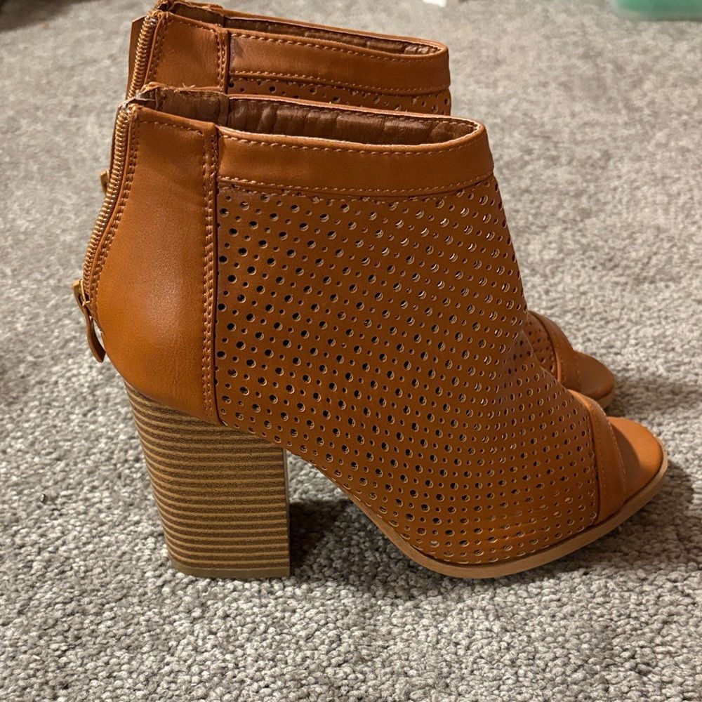 NWOT Perforated Brown Peep Toe Ankle Boots. Size 7